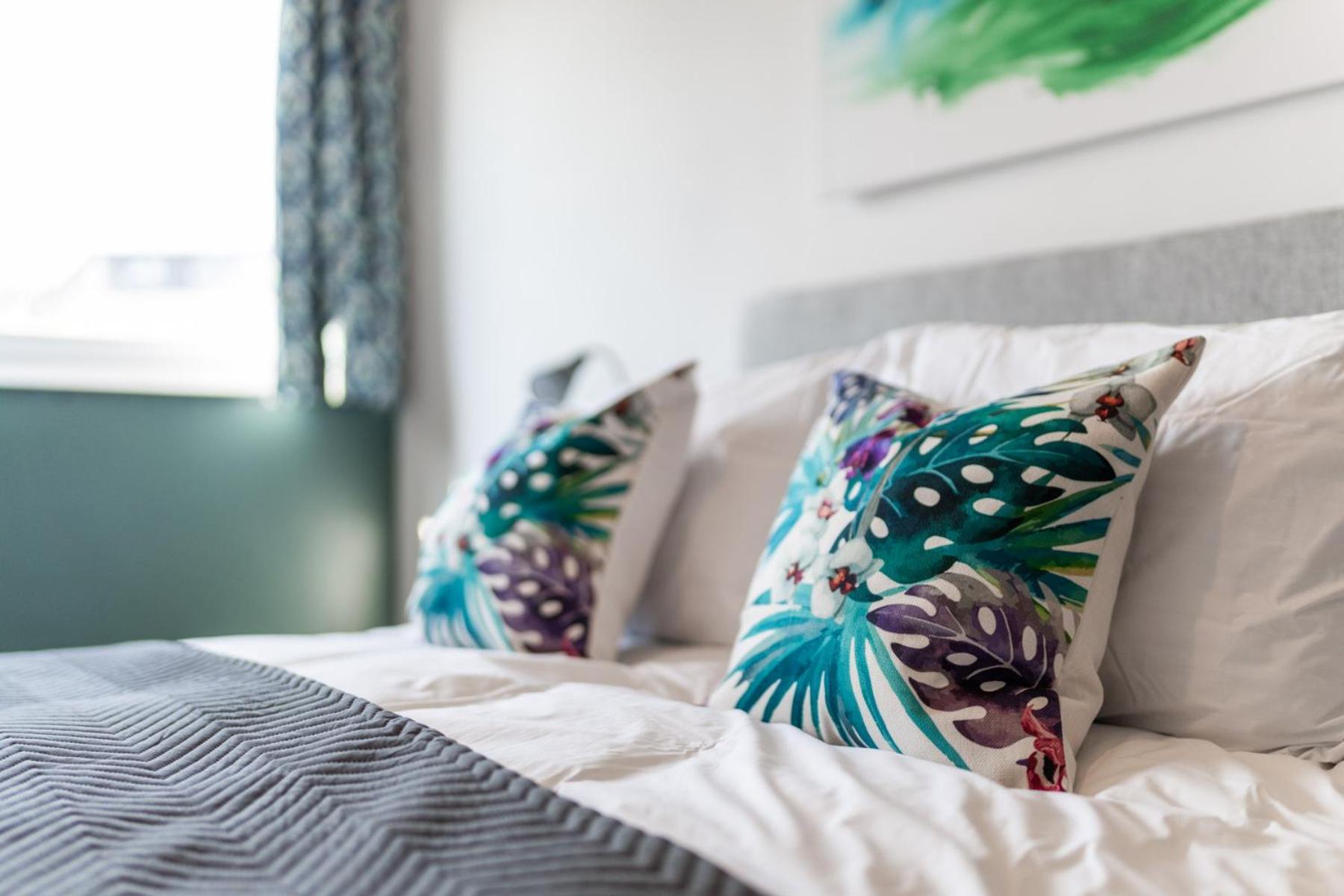 The Kingsway- 2 Bedroom Central Swansea Apartments By Stayright Kültér fotó