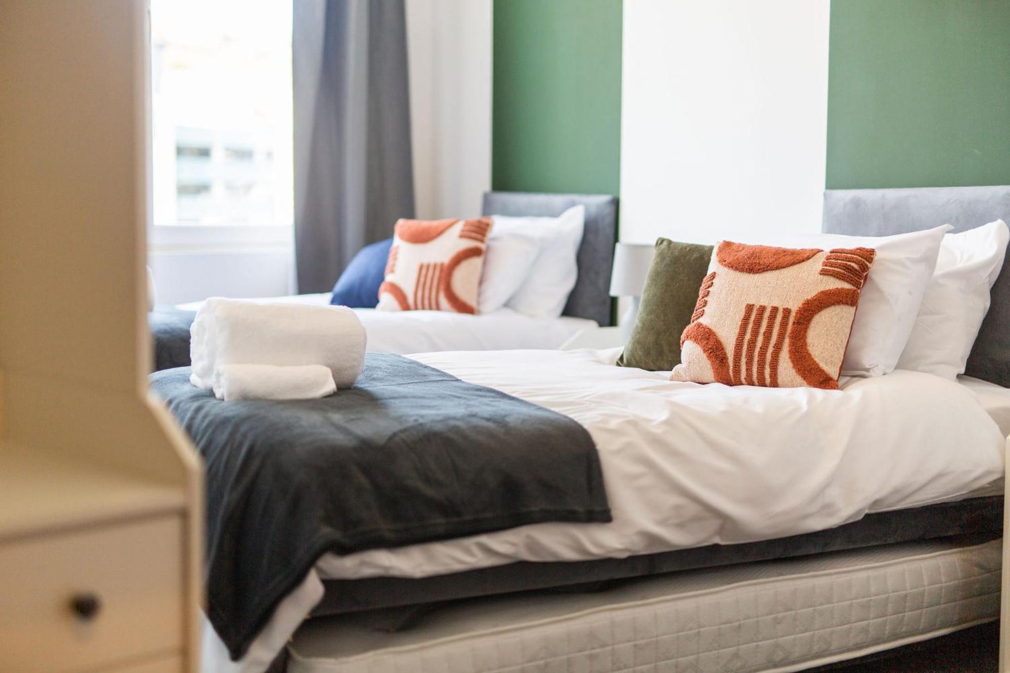 The Kingsway- 2 Bedroom Central Swansea Apartments By Stayright Kültér fotó