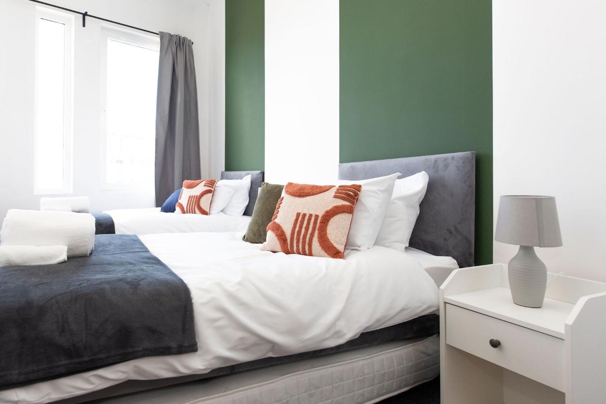The Kingsway- 2 Bedroom Central Swansea Apartments By Stayright Kültér fotó